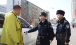 宾县公安局开展“拉车门”行动 守护群众财产安全